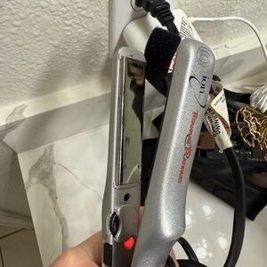 Toni & Guy Metallic Silver Hair Straightener